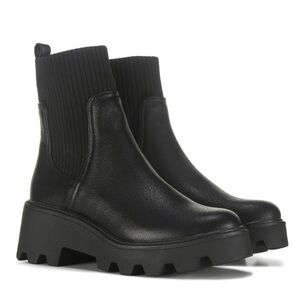 Dolce Vita Black Chunky Lug sole waterproof leather Ankle Boots size 7